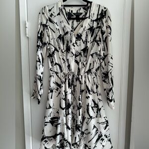 WHBM white and black pattern dress